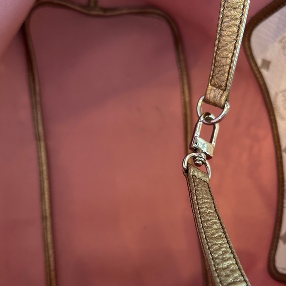 MCM Princess Lion White and Gold tote Bag with COA - Picture 14 of 16